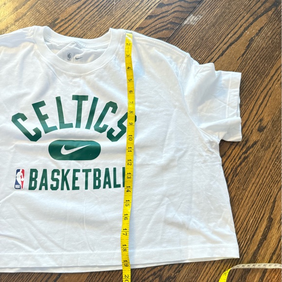 Nike Celtics Loose Fit Tee - Picture 3 of 4